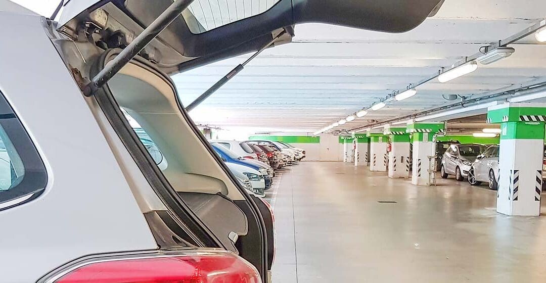 Auton omistajatiedot tulevat tarpeeseen, kun haluat auttaa tuntematonta auton omistajaa