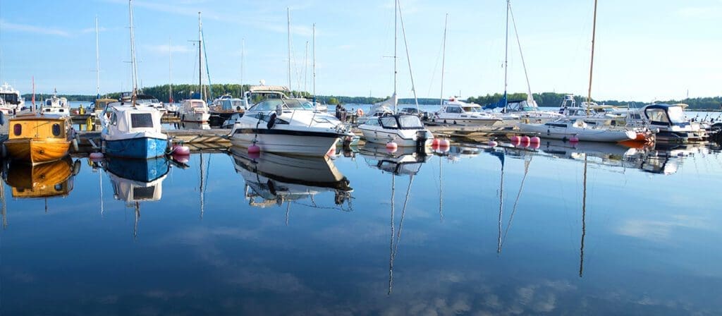 Veneitä satamassa